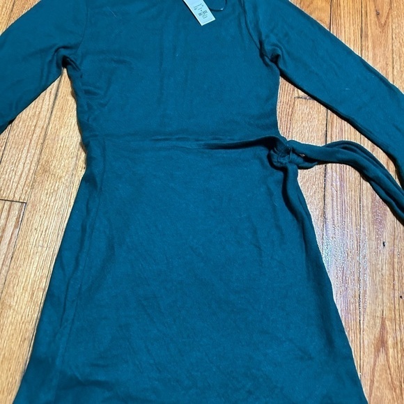 francesca's Women's Faux Wrap Bell Sleeve Green Dress Size Medium - Picture 5 of 11